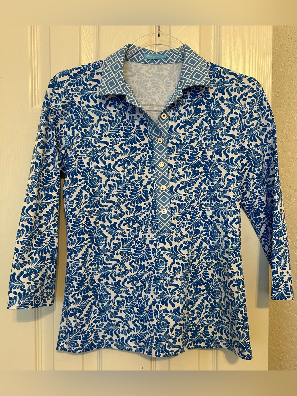 J. McLaughlin Blue and White Floral-Print 3/4 sleeve top
